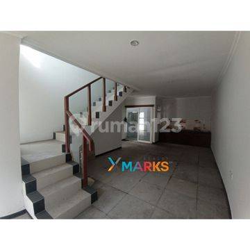 Rumah baru desain modern 2 lantai di Penularan Laweyan Solo 