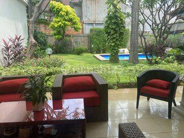 Rumah Kemang Nyaman Banget Dengan Halaman Dan Pool Luas