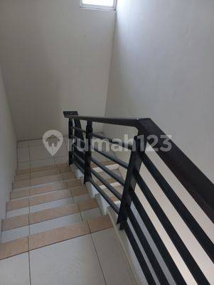 Rumah Apik Siap Huni Ada Taman Belakang Di Summarecon Bekasi