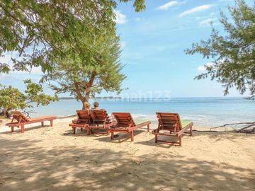 A Luxurious Beachfront Bungalow Gp0149