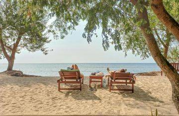 A Luxurious Beachfront Bungalow Gp0149