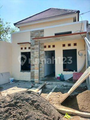 Rumah pinggir jl. Utama gasemsari raya Tlogomulyo semarang timur