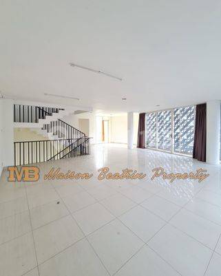 Dijual Dan Disewakan Gedung 4.5 Lantai Di Pinggir Jalan Raya Utama Di Foresta Busniness Loft 2 Bsd City