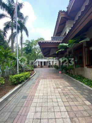 Disewakan Rumah Mewah Fully Furnish Tinggal Bawa Koper Doubel Gate Pintu Nuansa Bali Ada Jacuzzi With Gazebo Private Pool Dan Garden Good Area Lokasi Dekat Perkantoran Dan Mega Kuningan Dan Kemang Dan Menteng Area Kedutaan Dan Pejabat Dan Ambassy Patra Ku