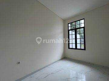 Rumah 6x15 Metland