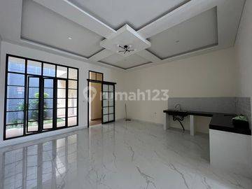 Rumah 6x15 Metland