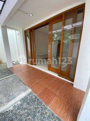 Dijual Cepat Rumah Cantik Lokasi Strategis Area Cempaka Putih