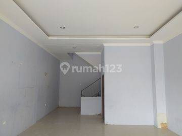 Ruko 3 Lantai Siap Pakai Disewakan di Area Perkantoran, Renon, Denpasar 