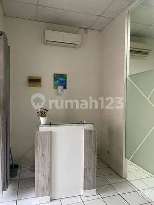 Disewakan Ruko Berpartisi Full Furnished di Mega Kebon Jeruk Jakarta Barat