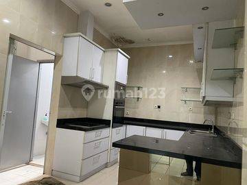 Disewakan Ruko Berpartisi Full Furnished di Mega Kebon Jeruk Jakarta Barat