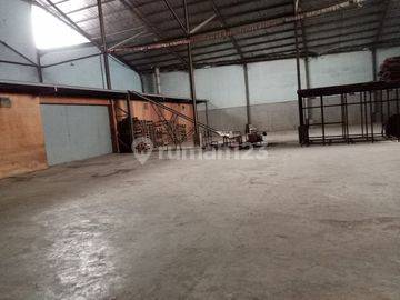 Gudang Besar di Cibolerang dekat akses Tol Kopo dan Paskirkoja 