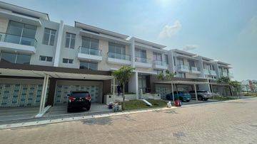 kan rumah PIK2 10x25 termurah! View danau!
