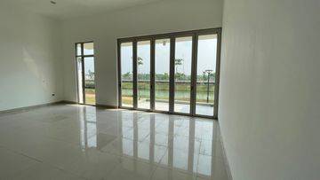 kan rumah PIK2 10x25 termurah! View danau!