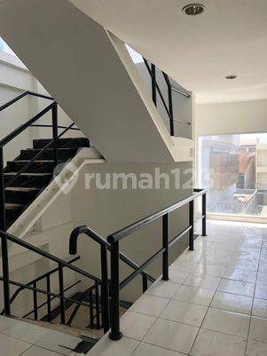 Kantor di Gunung Sahari 1145 m 5 lantai parkiran luas Bagus