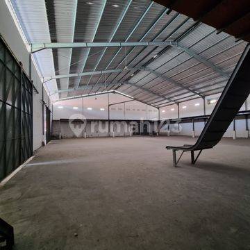 kantor dan gudang di tengah kota balikpapan