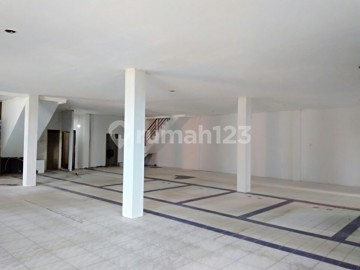 Disewakan ruko hoek gandeng 3 di cakung