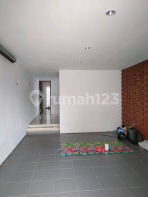 Di Sewakan Rumah Baru Di Kebayoran Baru Semi Furnished
