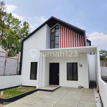 Rumah Baru Tipe Scandinavian Minimalis Modern Dekat Umy