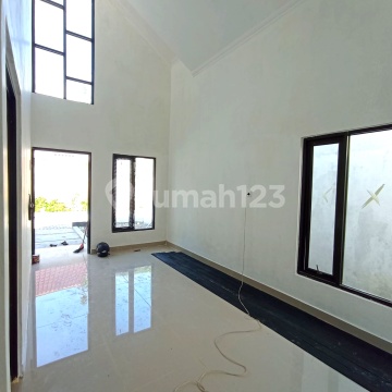 Rumah Baru Tipe Scandinavian Minimalis Modern Dekat Umy