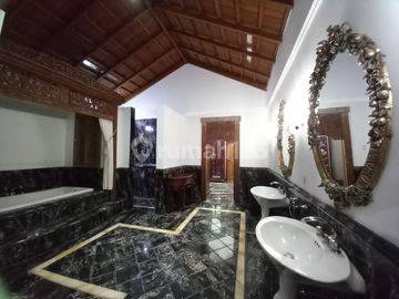 Disewakan Rumah Mewah Nuansa Bali Fully Furnish Tinggal Bawa Koper Private Pool Ada Jacuzzi Harga Murah Prime Area Patra Kuninhan Kuningan Jakarta Selatan