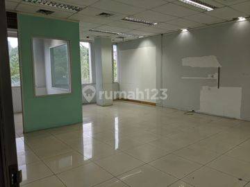 Disewakan Gedung 5 lantai di Jalan Kapten Tendean