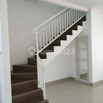 Di   Rumah  2 lantai  Mewah Cempaka Putih Barat