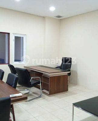 Rumah usaha 2 lantai di dekat MRT lebak bulus cocok untuk kantor