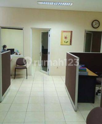 Rumah usaha 2 lantai di dekat MRT lebak bulus cocok untuk kantor