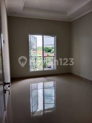 Rumah Mewah 2 Lantai Harga Murah, Dekat Pintu Tol Krukut, Depok