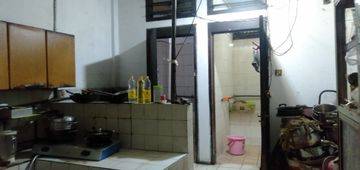 Ruko murah di MT Haryono siap pakai, 3 lantai dengan 6 kamar tidur