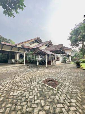 Rumah Siap Huni Halaman Luas Kolam Renang Harga NJOP Lebak Bulus