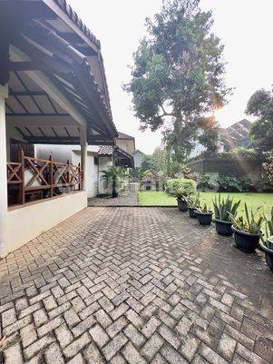 Rumah Siap Huni Halaman Luas Kolam Renang Harga NJOP Lebak Bulus