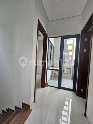 Jual Rumah Baru Royal Grande di Setraduta Bandung siap huni 