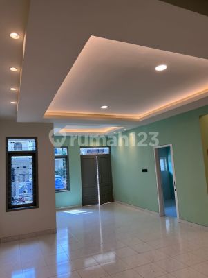 Rumah Baru Renov Siap Huni di Lokasi Aman Dan Tenang di Permata Buana Jalan Bira
