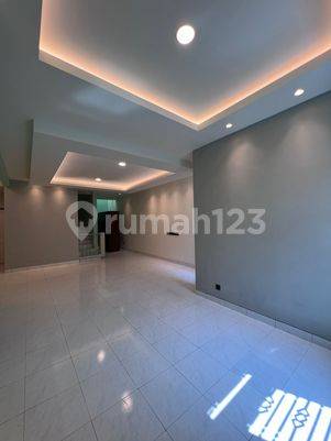 Rumah Baru Renov Siap Huni di Lokasi Aman Dan Tenang di Permata Buana Jalan Bira
