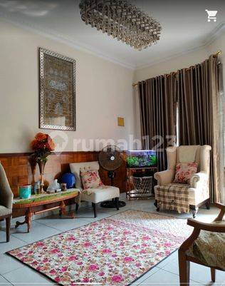 Pondok Kelapa  rumah huk Jalan Taman Malaka Utara  akses ke kampus Dharma Persada, Jalan deoan rumah hanya 1 mobil....selisih 1 rumah dari jalan raya