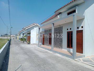 Rumah Baru Siap Pakai Ngabeyan Kartosuro Dekat Luwes Mall (YU)