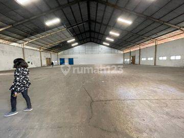 Sewa Gudang Sidoarjo, Logistik Merapat