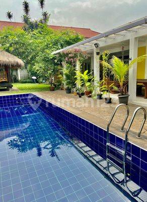 Classic One Storey House With Nice 4 Bedrooms And Private Pool At Kemang Area