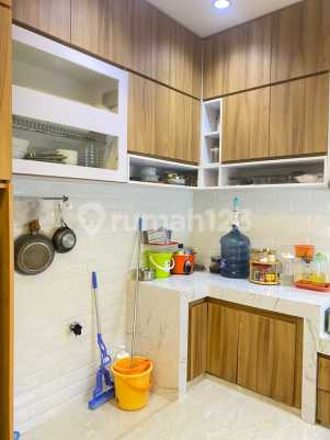 Rumah Pik 3 Lantai Furnished, Rapi Bagus Banget Siap Huni!