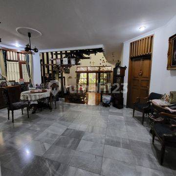 Rumah 2 Lantai Bagus Furnished di Puri Indah, Jakarta Barat
