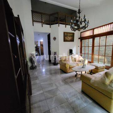 Rumah 2 Lantai Bagus Furnished di Puri Indah, Jakarta Barat