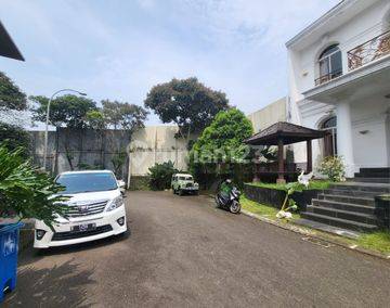 Rumah Gaya Classic Lingkungan Nyaman Siap Huni Lokasi Bsd City 