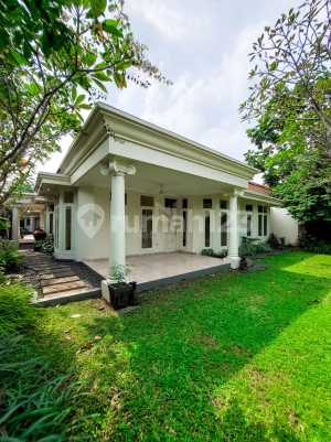 Rumah Siap Huni di Kemang, Jeruk Purut, Jakarta Selatan Swimming Pool