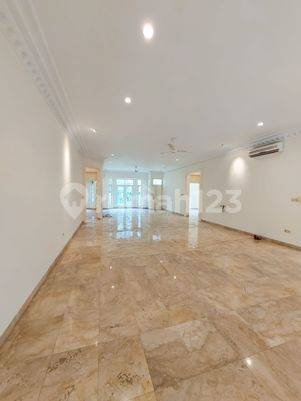 Rumah Siap Huni di Kemang, Jeruk Purut, Jakarta Selatan Swimming Pool