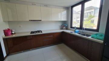 Harus laku cepat rumah mewah jarang ada semi furnish Navapark Lakewood Bsd