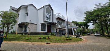 Rumah baru hook hadap taman Bahamas Delatinos BSD ada kolam renang