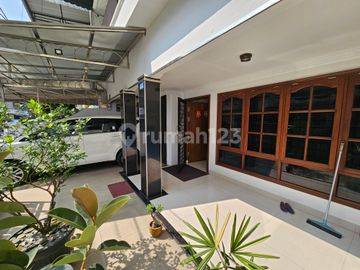 RUMAH  DI TIMUR BARU SATU MEDAN SUMATERA UTARA RUMAH TERAWAT SIAP TINGGAL