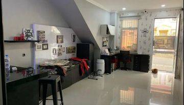 Dijual Rumah Karawaci, Unit Bagus.
Full Furnish. 1 lantai. Lantai Granit
Hadap Utara
LT 63 m2
LB 60 m2
KT 2
KM 1
3500 Watt
HGB
Hrg 987.654.321
Hubungi
Yau Ping 