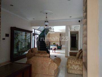 Rumah Homestay Furnish Tanah Luas Kawasan Exclusive Demangan Baru